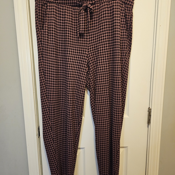 torrid Pants - Torrid Pink and Black Houndstooth Joggers